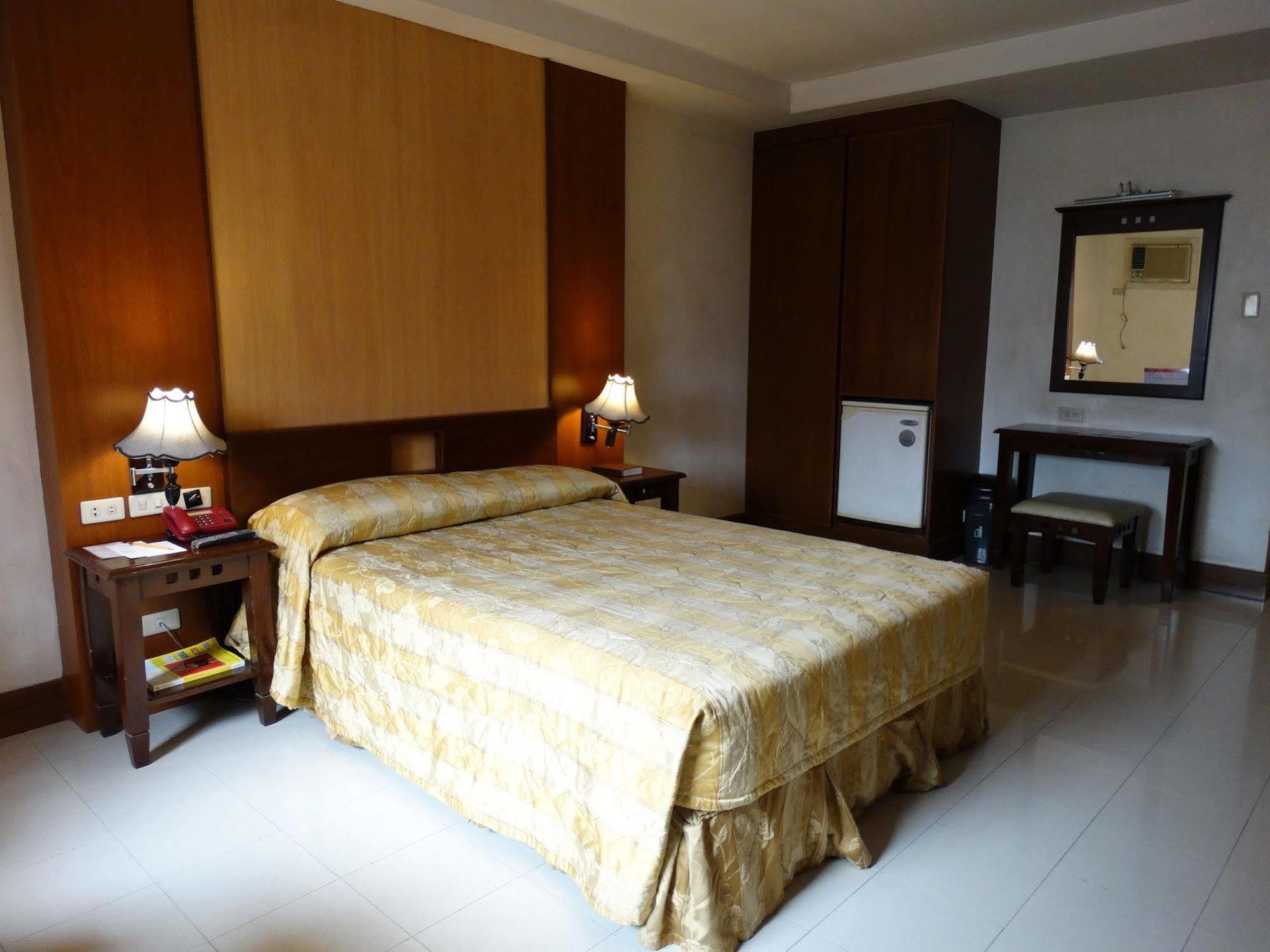 Cherry Blossoms Hotel Μανίλα Εξωτερικό φωτογραφία