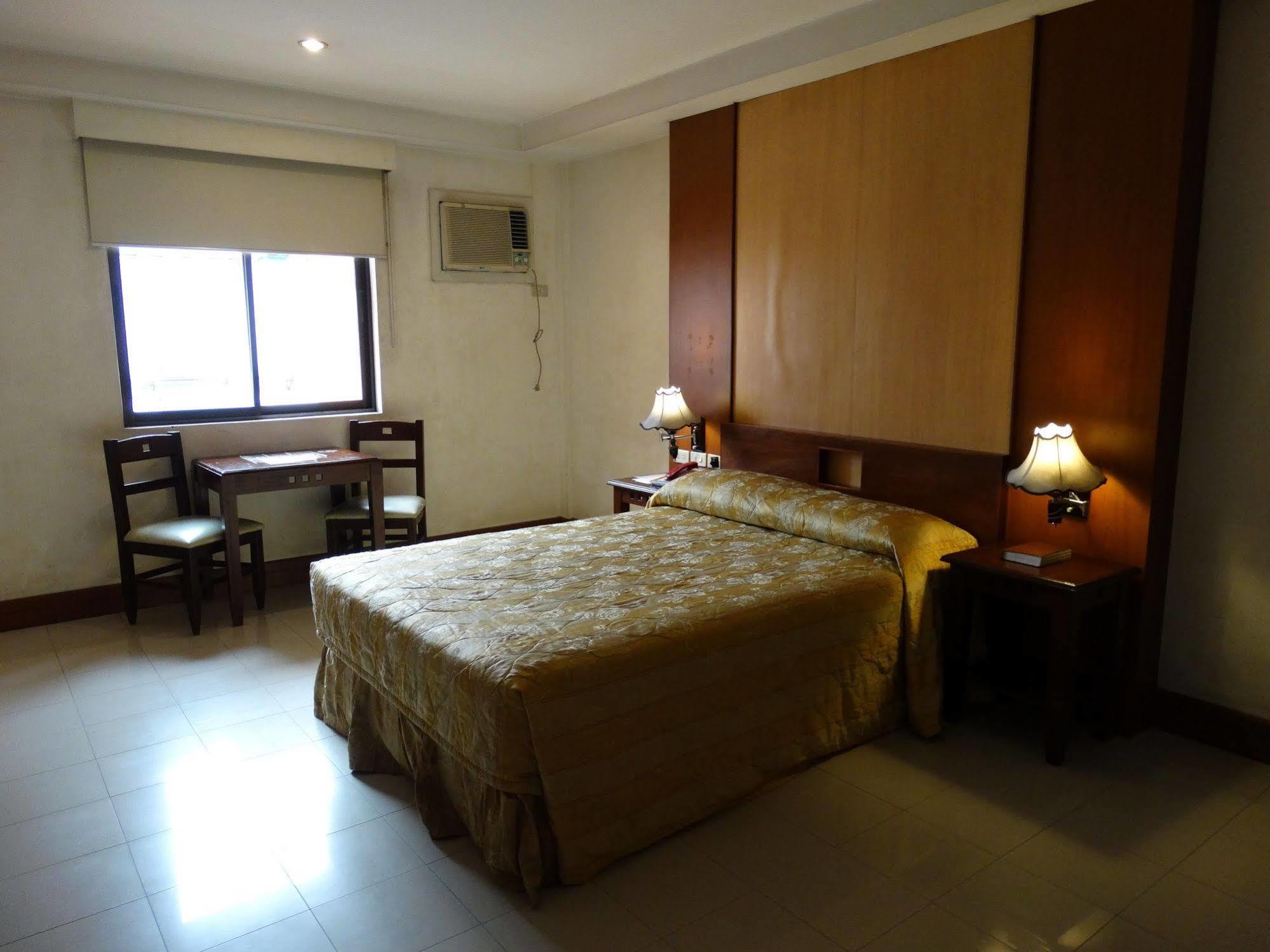 Cherry Blossoms Hotel Μανίλα Εξωτερικό φωτογραφία
