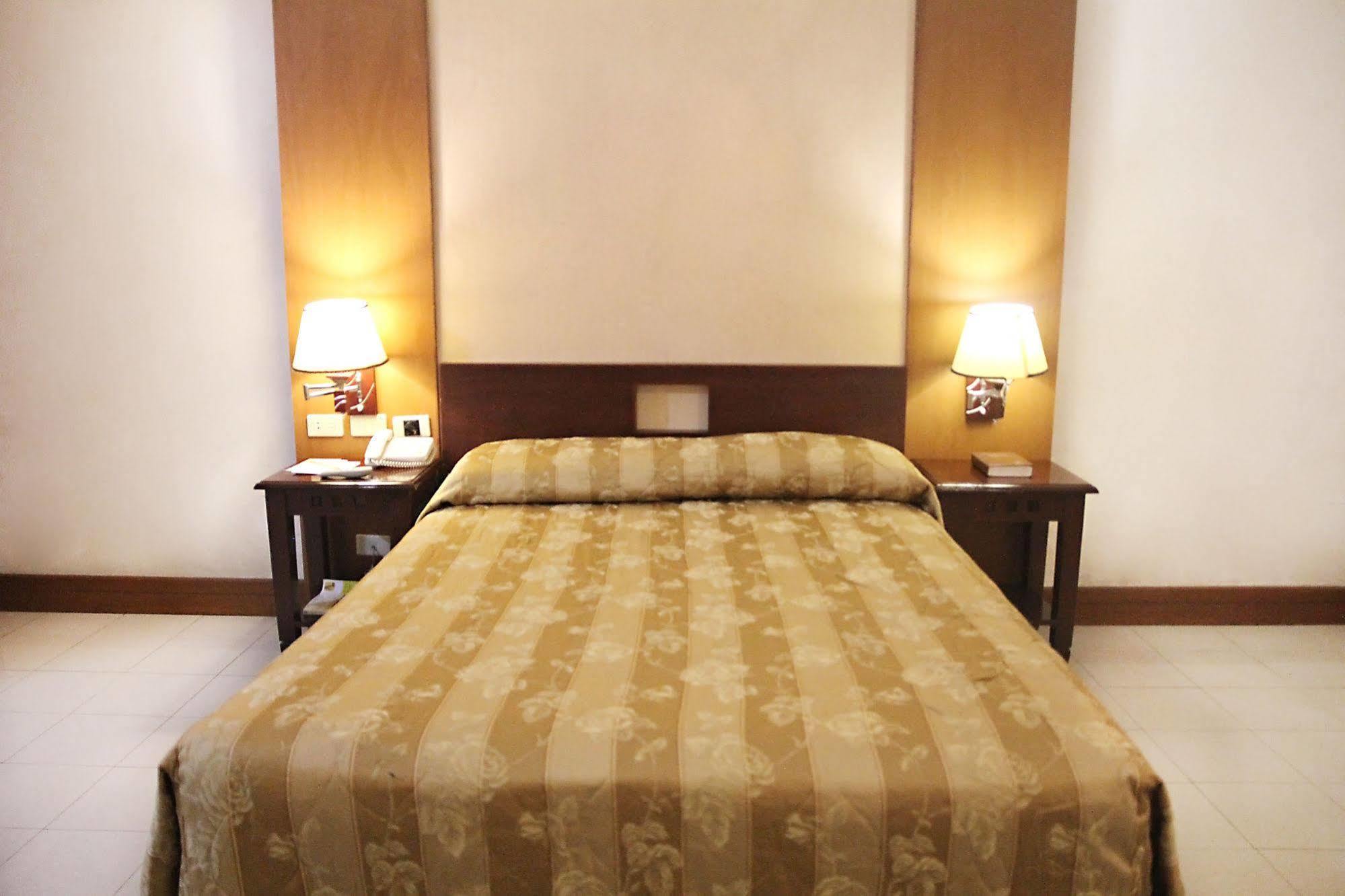 Cherry Blossoms Hotel Μανίλα Εξωτερικό φωτογραφία